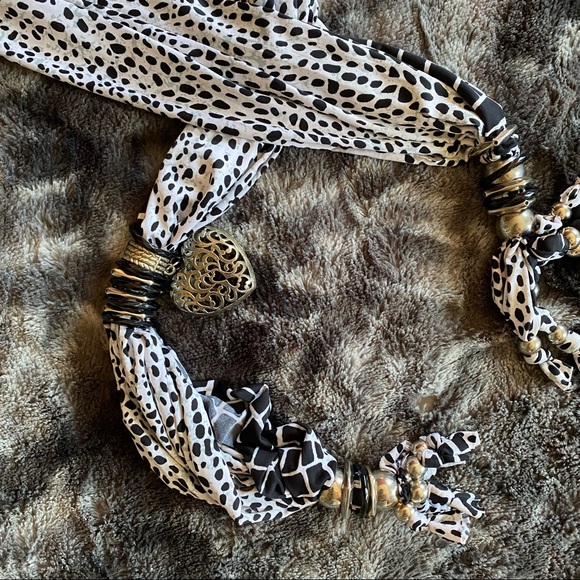 Funky Nygard Scarf - Picture 2 of 6